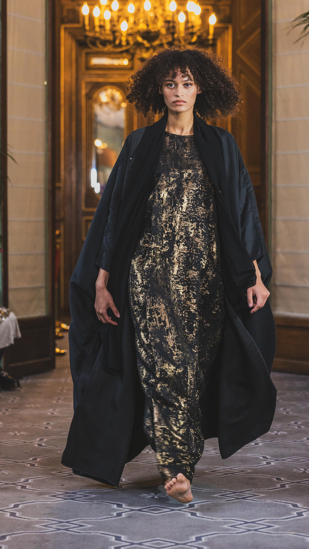 Abaya with classic sleeves