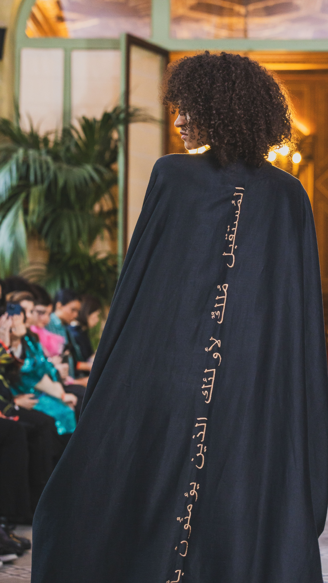 Abaya with classic sleeves